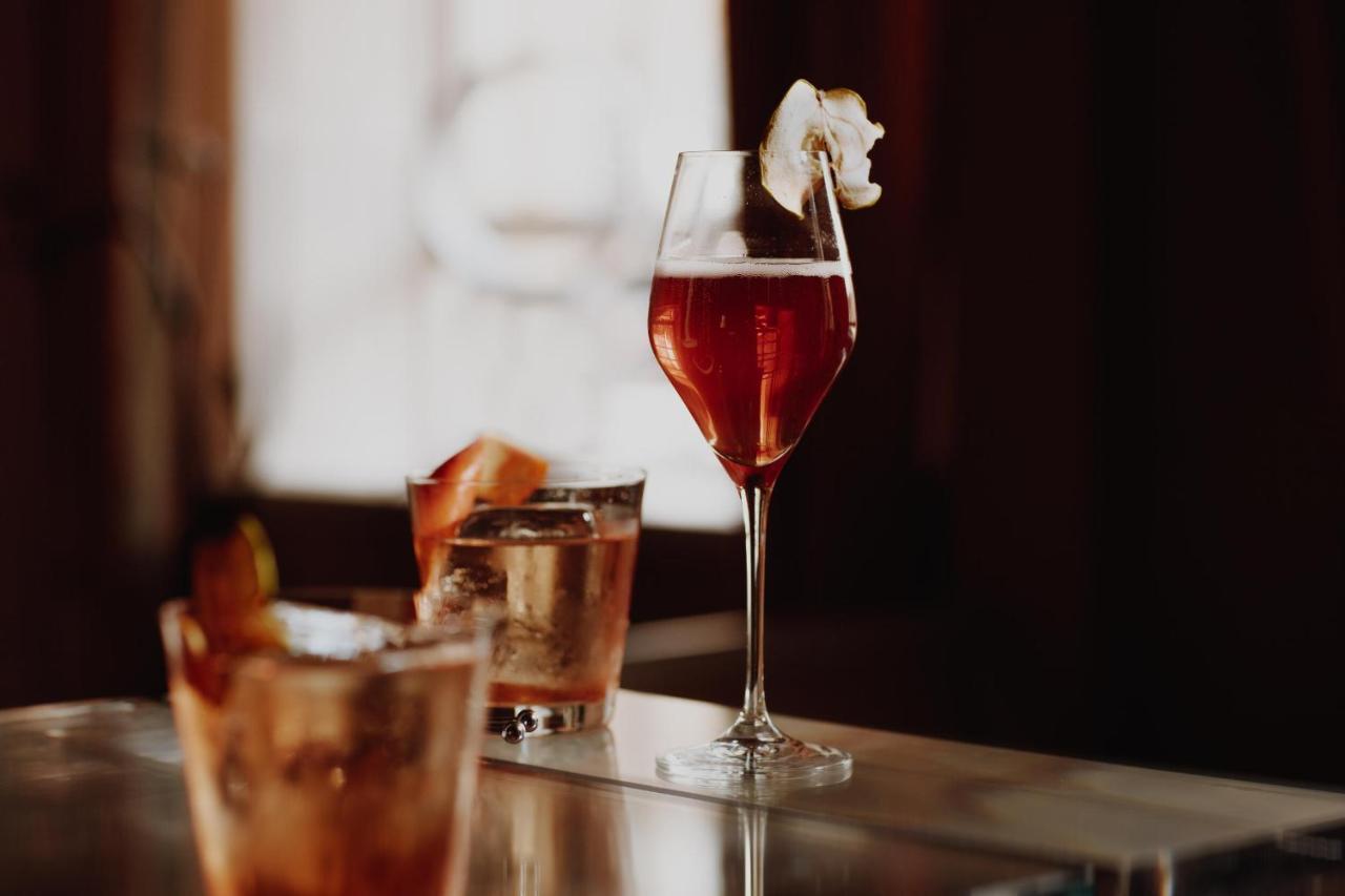 No 15 By Guesthouse, Бат Экстерьер фото A wine cocktail