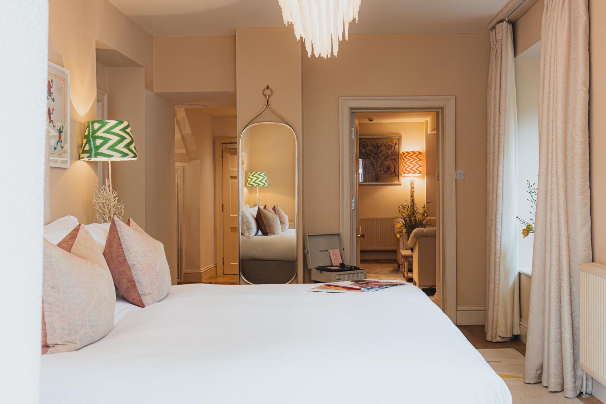 No 15 By Guesthouse, Бат Экстерьер фото A bedroom at The Ivy Hotel