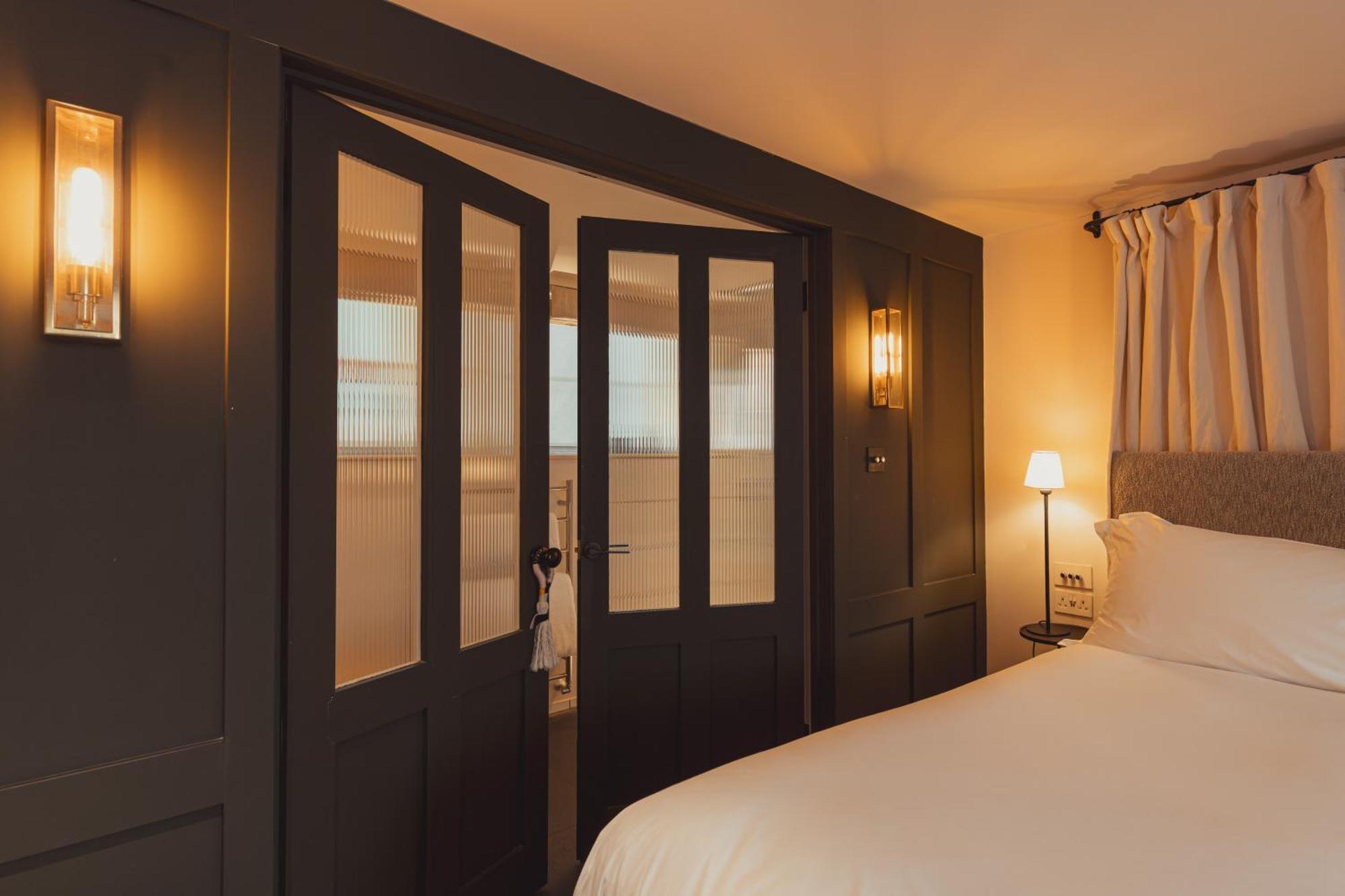 No 15 By Guesthouse, Бат Экстерьер фото A room at the hotel