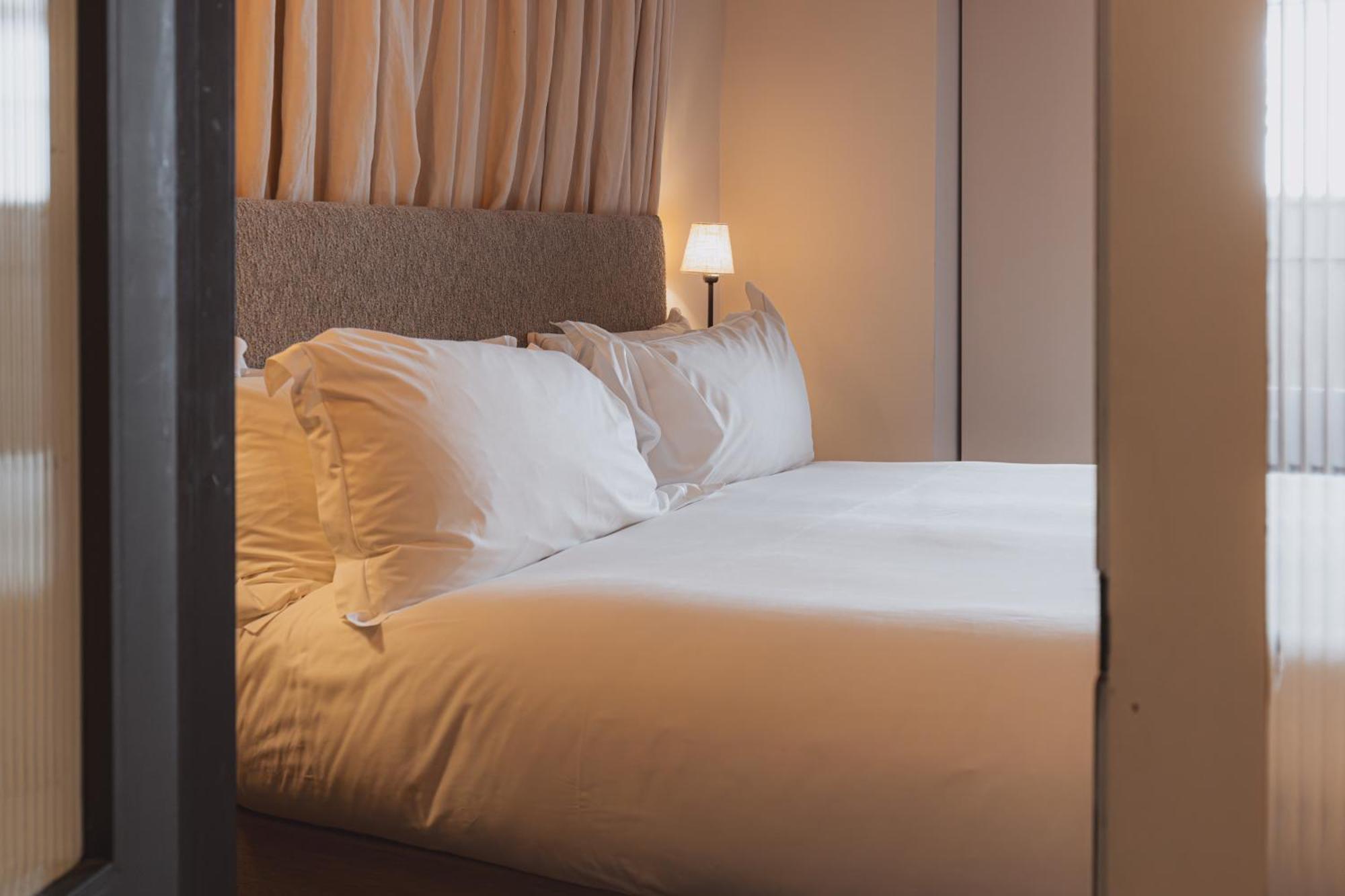 No 15 By Guesthouse, Бат Экстерьер фото A bed