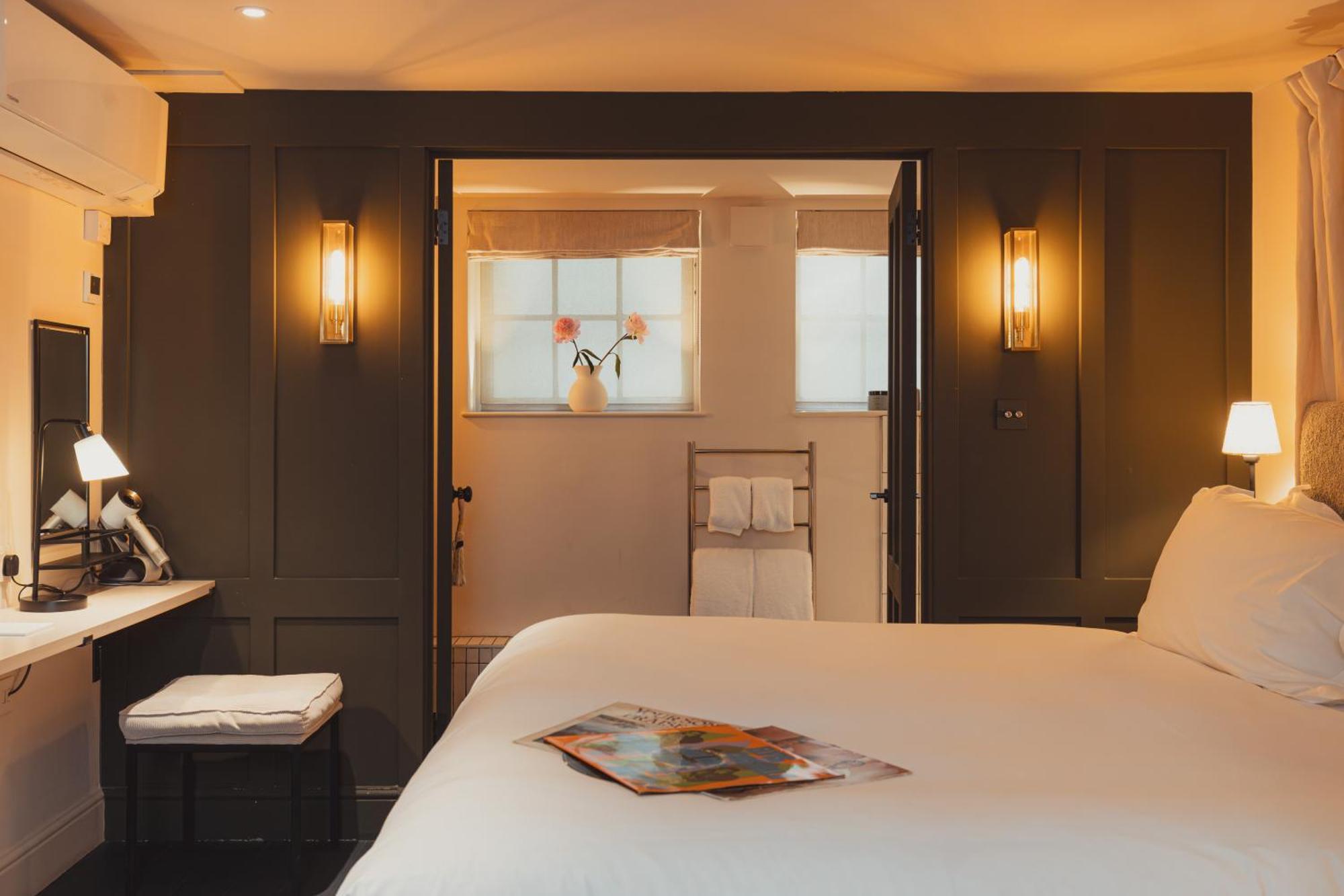 No 15 By Guesthouse, Бат Экстерьер фото A room at The Mitre