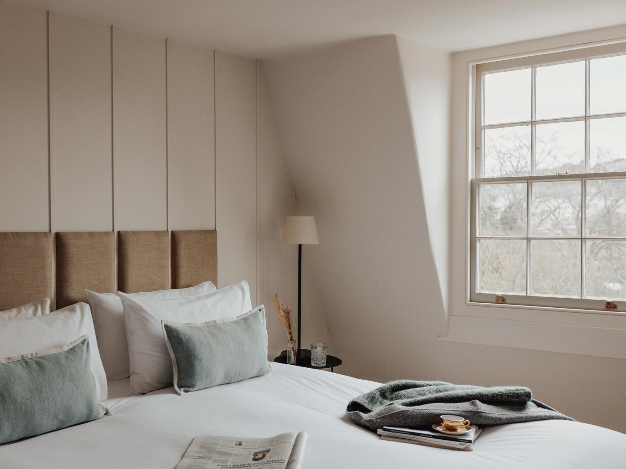 No 15 By Guesthouse, Бат Экстерьер фото A bedroom at The Mitre