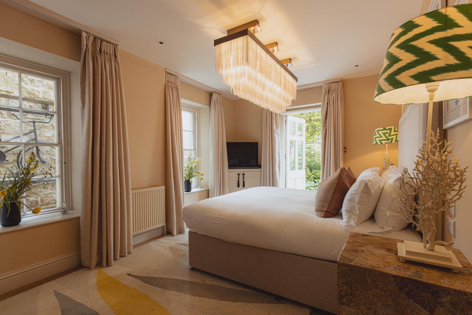 No 15 By Guesthouse, Бат Экстерьер фото A bedroom at The Old Bank