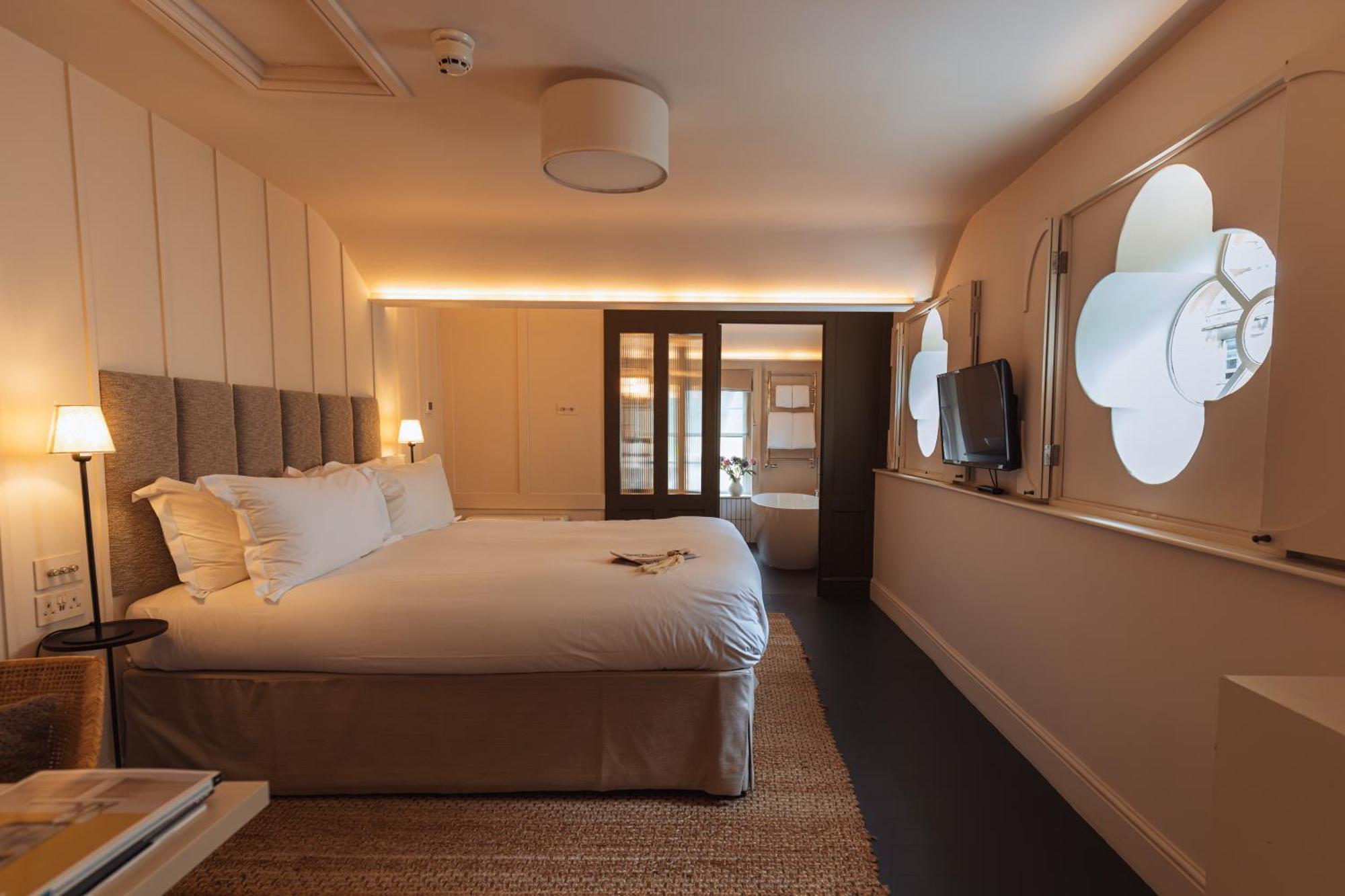 No 15 By Guesthouse, Бат Экстерьер фото A bedroom at The Ivy Hotel