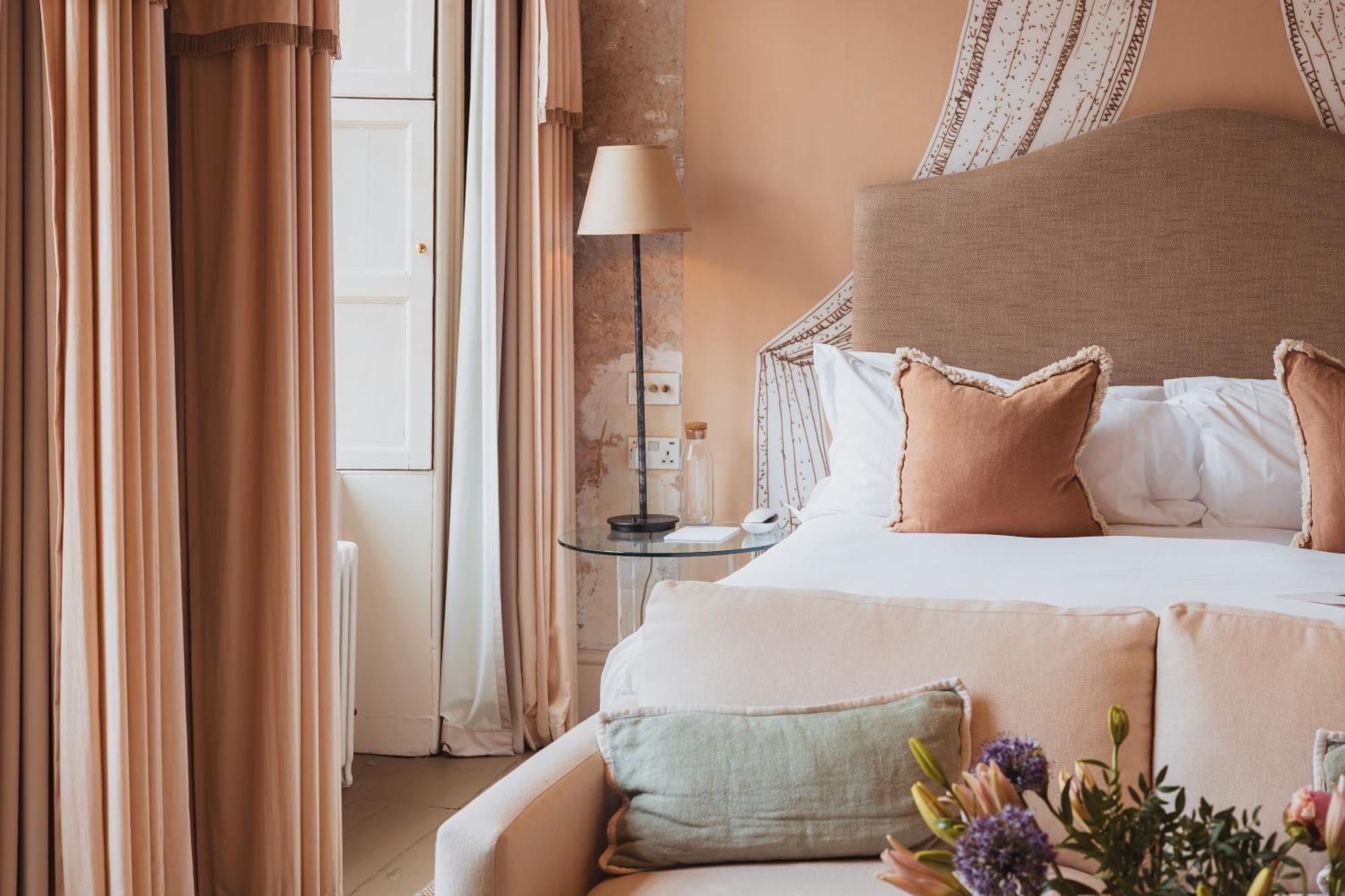 No 15 By Guesthouse, Бат Экстерьер фото A bedroom at The Mitre
