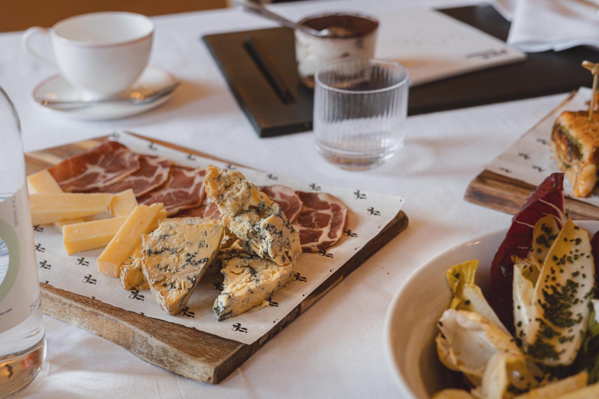 No 15 By Guesthouse, Бат Экстерьер фото Blue cheese with prosciutto