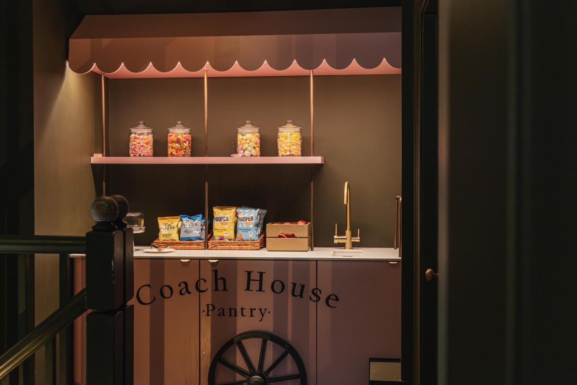 No 15 By Guesthouse, Бат Экстерьер фото The pantry