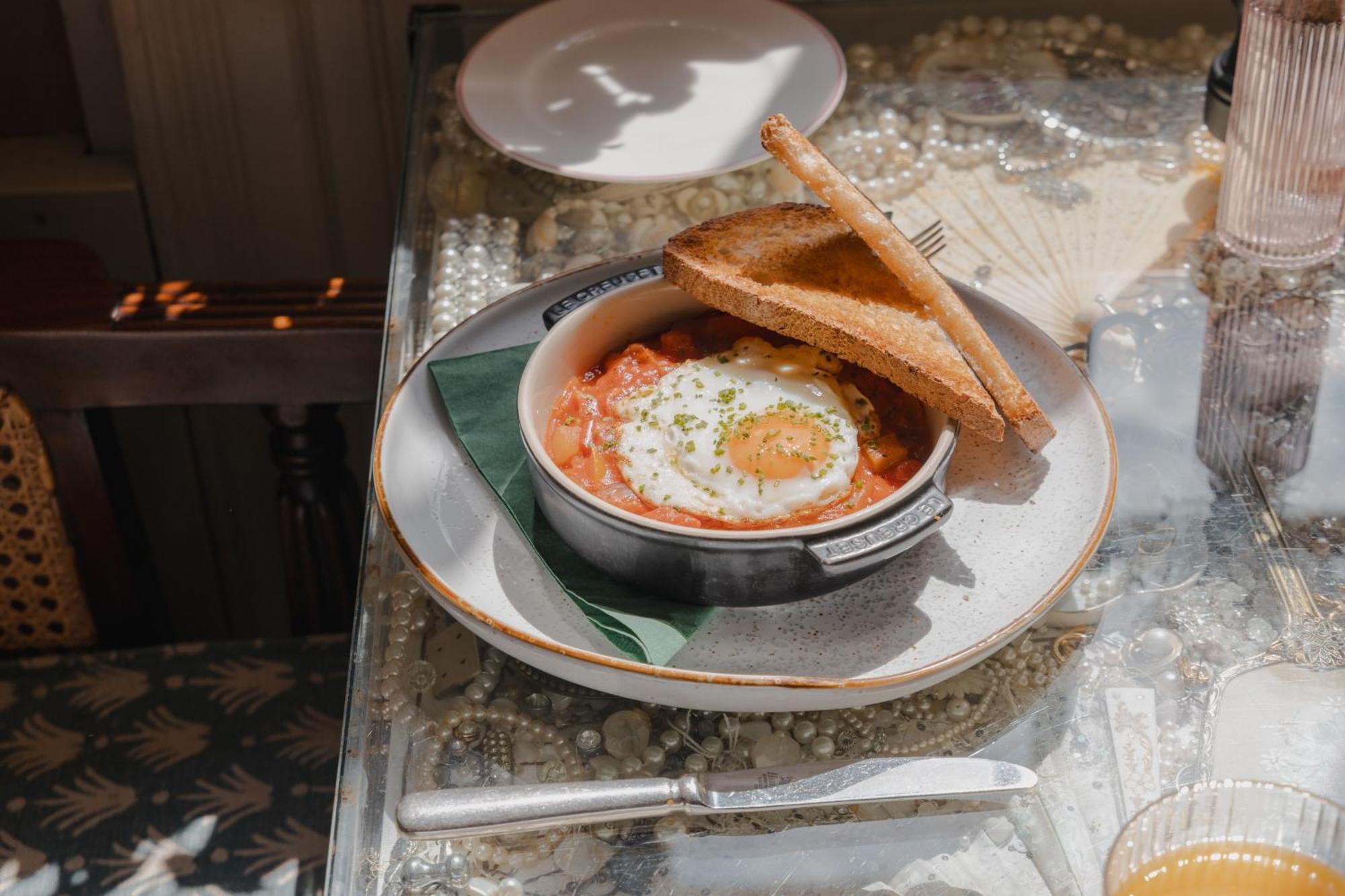 No 15 By Guesthouse, Бат Экстерьер фото Baked beans with egg