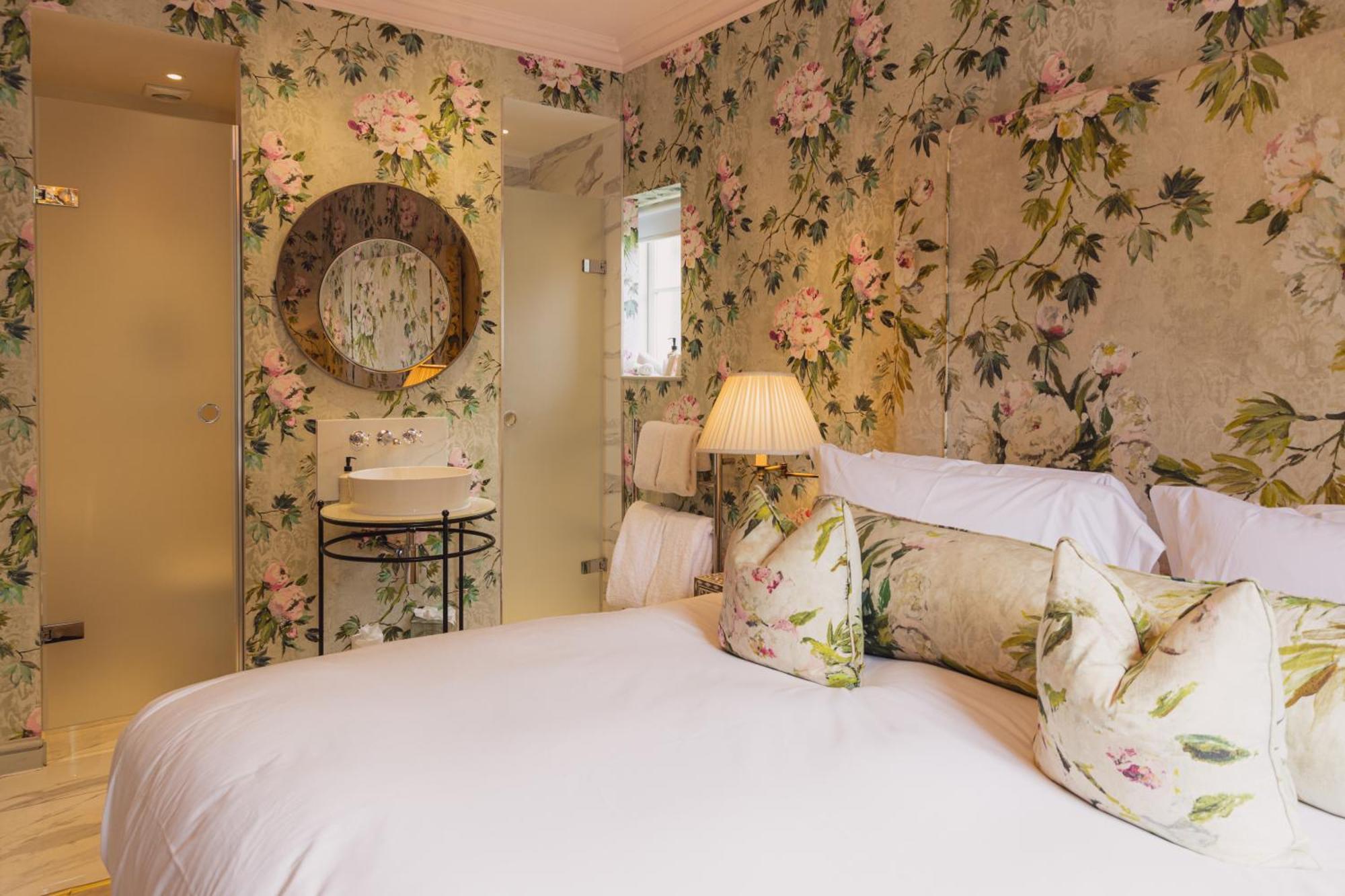 No 15 By Guesthouse, Бат Экстерьер фото A bedroom at The Old parsonage