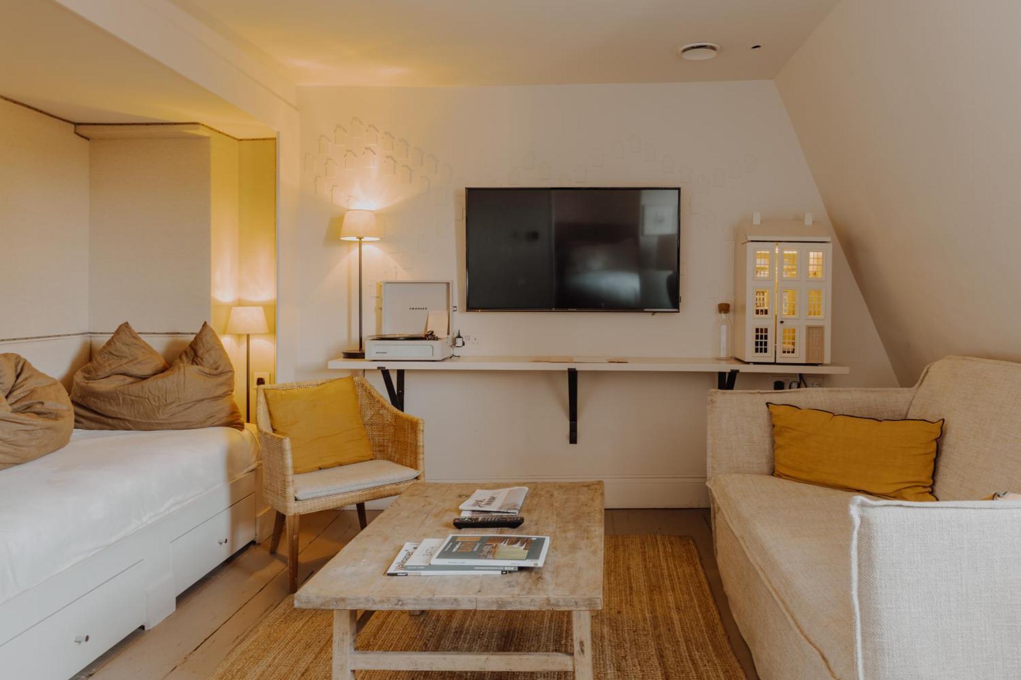 No 15 By Guesthouse, Бат Экстерьер фото A room at the Hotel